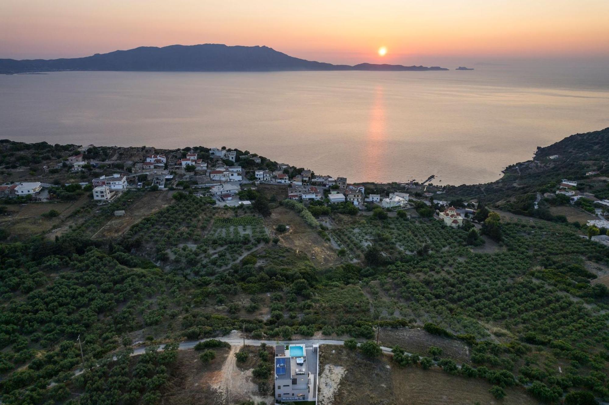 Villa Ekphrasis With Sea View And Jacuzzi Ravdhoúkha Extérieur photo